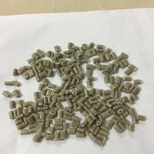 男子边走边低头看手机 误入叉车盲区惨遭碾压 网友:这就是拿命在玩